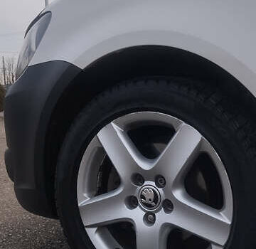 Білий Фольксваген Кадді, об'ємом двигуна 1.6 л та пробігом 398 тис. км за 8300 $, фото 11 на Automoto.ua