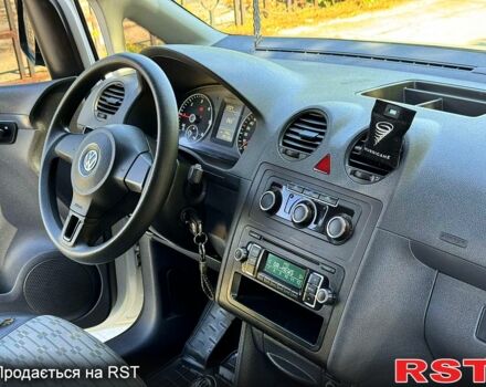Білий Фольксваген Кадді, об'ємом двигуна 1.6 л та пробігом 287 тис. км за 7200 $, фото 8 на Automoto.ua