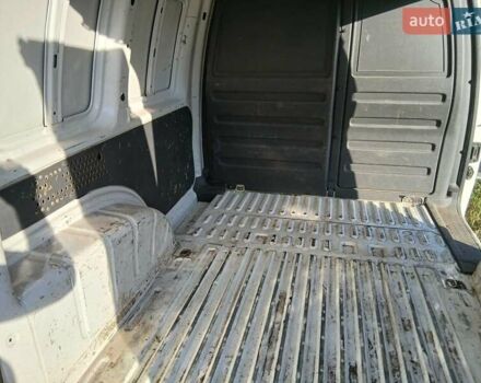 Белый Фольксваген Кадди, объемом двигателя 1.2 л и пробегом 221 тыс. км за 6300 $, фото 6 на Automoto.ua