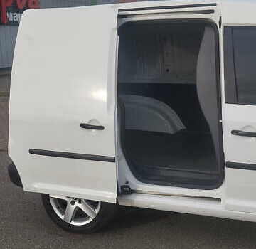 Білий Фольксваген Кадді, об'ємом двигуна 1.6 л та пробігом 398 тис. км за 8300 $, фото 7 на Automoto.ua