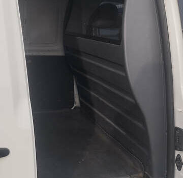 Білий Фольксваген Кадді, об'ємом двигуна 1.6 л та пробігом 398 тис. км за 8300 $, фото 15 на Automoto.ua