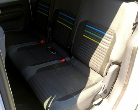 Белый Фольксваген Кадди, объемом двигателя 1.6 л и пробегом 124 тыс. км за 12000 $, фото 3 на Automoto.ua