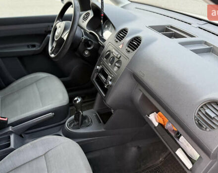 Белый Фольксваген Кадди, объемом двигателя 1.6 л и пробегом 230 тыс. км за 8000 $, фото 9 на Automoto.ua