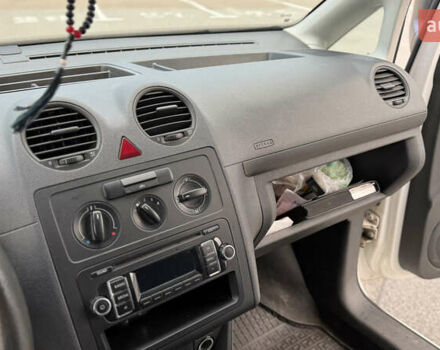 Белый Фольксваген Кадди, объемом двигателя 1.6 л и пробегом 230 тыс. км за 8000 $, фото 19 на Automoto.ua