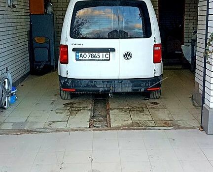 Білий Фольксваген Кадді, об'ємом двигуна 2 л та пробігом 166 тис. км за 13999 $, фото 2 на Automoto.ua