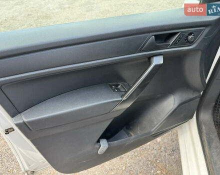 Белый Фольксваген Кадди, объемом двигателя 1.4 л и пробегом 240 тыс. км за 13000 $, фото 10 на Automoto.ua