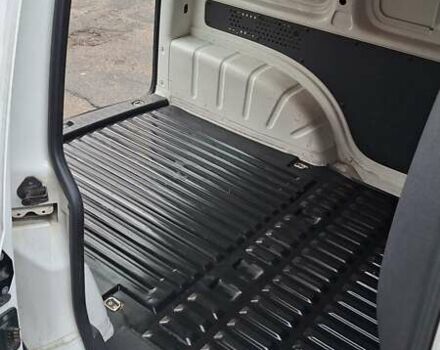 Білий Фольксваген Кадді, об'ємом двигуна 1.97 л та пробігом 265 тис. км за 10500 $, фото 2 на Automoto.ua