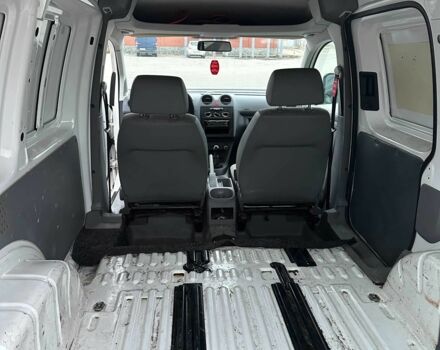 Белый Фольксваген Кадди, объемом двигателя 2 л и пробегом 280 тыс. км за 5000 $, фото 8 на Automoto.ua