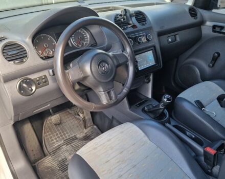 Фольксваген Кадди 2011 в Виноградове на Automoto.ua Белый Фольксваген Кадди, объемом двигателя 1.6 л и пробегом 270 тыс. км за 7800 $, фото 4 на Automoto.ua