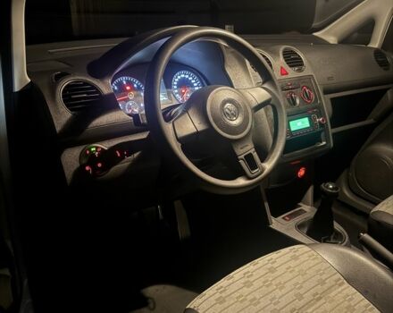 Фольксваген Кадди 2012 в Киеве на Automoto.ua Белый Фольксваген Кадди, объемом двигателя 1.6 л и пробегом 260 тыс. км за 10000 $, фото 7 на Automoto.ua