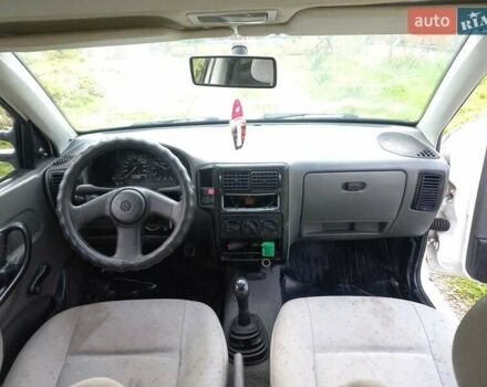 Белый Фольксваген Кадди, объемом двигателя 1.39 л и пробегом 285 тыс. км за 1900 $, фото 2 на Automoto.ua