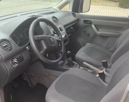 Белый Фольксваген Кадди, объемом двигателя 1.97 л и пробегом 337 тыс. км за 4100 $, фото 3 на Automoto.ua