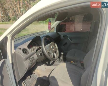 Белый Фольксваген Кадди, объемом двигателя 2 л и пробегом 300 тыс. км за 4300 $, фото 9 на Automoto.ua