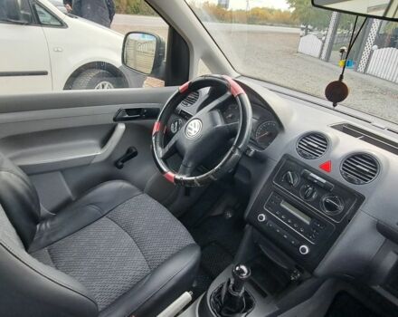 Белый Фольксваген Кадди, объемом двигателя 2 л и пробегом 270 тыс. км за 3900 $, фото 4 на Automoto.ua