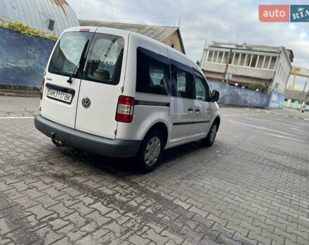 Белый Фольксваген Кадди, объемом двигателя 1.97 л и пробегом 273 тыс. км за 5800 $, фото 2 на Automoto.ua