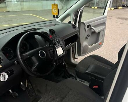 Белый Фольксваген Кадди, объемом двигателя 1.97 л и пробегом 334 тыс. км за 4850 $, фото 5 на Automoto.ua