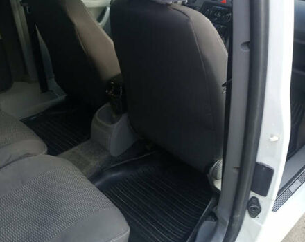 Белый Фольксваген Кадди, объемом двигателя 2 л и пробегом 362 тыс. км за 5200 $, фото 4 на Automoto.ua