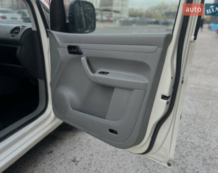 Белый Фольксваген Кадди, объемом двигателя 2 л и пробегом 225 тыс. км за 4950 $, фото 32 на Automoto.ua