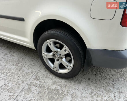 Белый Фольксваген Кадди, объемом двигателя 2 л и пробегом 225 тыс. км за 4950 $, фото 28 на Automoto.ua