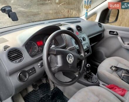 Белый Фольксваген Кадди, объемом двигателя 1.9 л и пробегом 320 тыс. км за 5555 $, фото 9 на Automoto.ua