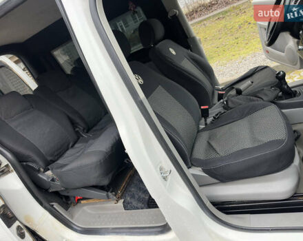 Белый Фольксваген Кадди, объемом двигателя 1.97 л и пробегом 356 тыс. км за 4150 $, фото 22 на Automoto.ua