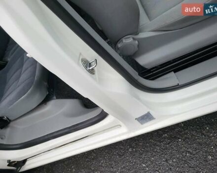 Белый Фольксваген Кадди, объемом двигателя 1.9 л и пробегом 226 тыс. км за 6600 $, фото 85 на Automoto.ua