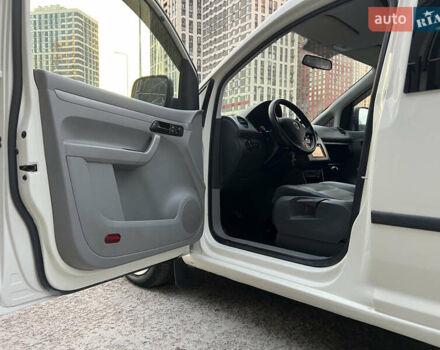 Белый Фольксваген Кадди, объемом двигателя 2 л и пробегом 225 тыс. км за 4950 $, фото 58 на Automoto.ua