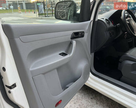 Белый Фольксваген Кадди, объемом двигателя 2 л и пробегом 225 тыс. км за 4950 $, фото 57 на Automoto.ua