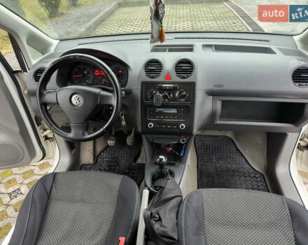 Белый Фольксваген Кадди, объемом двигателя 1.97 л и пробегом 356 тыс. км за 4150 $, фото 14 на Automoto.ua