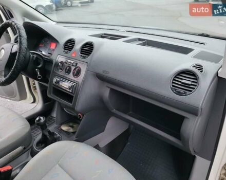 Белый Фольксваген Кадди, объемом двигателя 1.9 л и пробегом 226 тыс. км за 6600 $, фото 78 на Automoto.ua