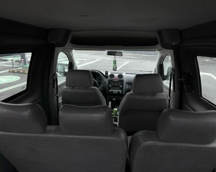 Белый Фольксваген Кадди, объемом двигателя 2 л и пробегом 300 тыс. км за 4950 $, фото 19 на Automoto.ua