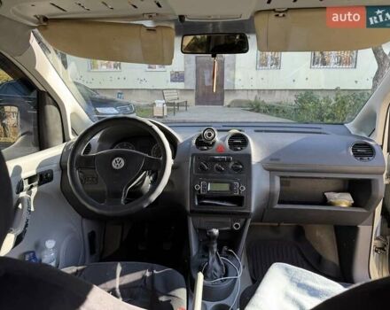 Белый Фольксваген Кадди, объемом двигателя 2 л и пробегом 400 тыс. км за 3800 $, фото 7 на Automoto.ua