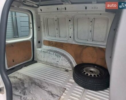 Белый Фольксваген Кадди, объемом двигателя 1.9 л и пробегом 413 тыс. км за 4200 $, фото 13 на Automoto.ua