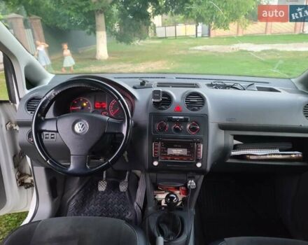 Белый Фольксваген Кадди, объемом двигателя 1.9 л и пробегом 465 тыс. км за 5800 $, фото 4 на Automoto.ua