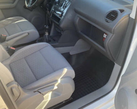 Белый Фольксваген Кадди, объемом двигателя 1.97 л и пробегом 320 тыс. км за 5300 $, фото 2 на Automoto.ua