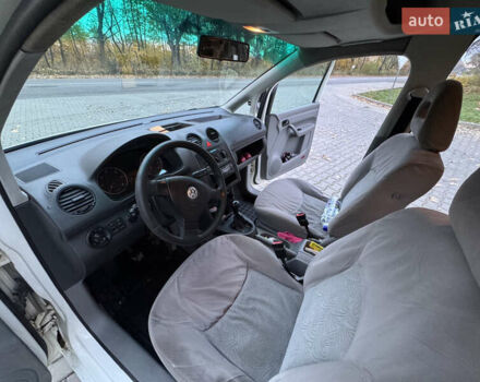 Білий Фольксваген Кадді, об'ємом двигуна 1.97 л та пробігом 462 тис. км за 5650 $, фото 4 на Automoto.ua