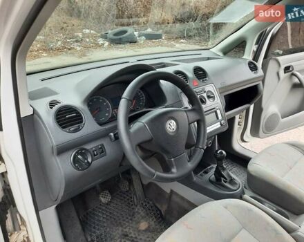 Білий Фольксваген Кадді, об'ємом двигуна 2 л та пробігом 232 тис. км за 5600 $, фото 24 на Automoto.ua