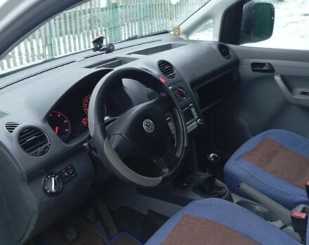 Белый Фольксваген Кадди, объемом двигателя 1.9 л и пробегом 200 тыс. км за 8000 $, фото 3 на Automoto.ua