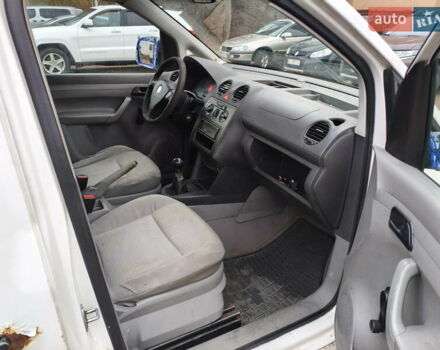 Білий Фольксваген Кадді, об'ємом двигуна 1.6 л та пробігом 477 тис. км за 3489 $, фото 7 на Automoto.ua