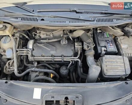 Білий Фольксваген Кадді, об'ємом двигуна 2 л та пробігом 276 тис. км за 6100 $, фото 28 на Automoto.ua