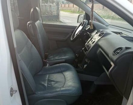 Белый Фольксваген Кадди, объемом двигателя 2 л и пробегом 300 тыс. км за 5100 $, фото 1 на Automoto.ua