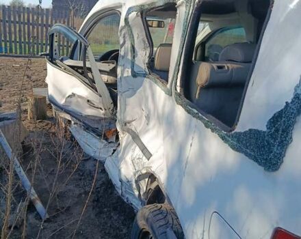 Белый Фольксваген Кадди, объемом двигателя 1.97 л и пробегом 271 тыс. км за 2700 $, фото 2 на Automoto.ua