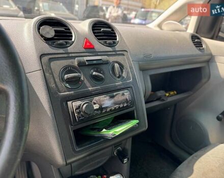 Белый Фольксваген Кадди, объемом двигателя 1.6 л и пробегом 335 тыс. км за 5990 $, фото 19 на Automoto.ua