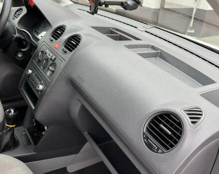 Белый Фольксваген Кадди, объемом двигателя 1.9 л и пробегом 172 тыс. км за 8200 $, фото 3 на Automoto.ua