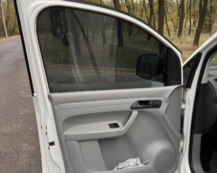 Фольксваген Кадди 2009 в Кривом Роге на Automoto.ua Белый Фольксваген Кадди, объемом двигателя 1.97 л и пробегом 240 тыс. км за 7500 $, фото 8 на Automoto.ua