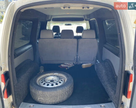 Белый Фольксваген Кадди, объемом двигателя 2 л и пробегом 400 тыс. км за 7200 $, фото 2 на Automoto.ua