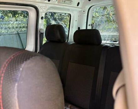 Белый Фольксваген Кадди, объемом двигателя 2 л и пробегом 190 тыс. км за 11000 $, фото 3 на Automoto.ua