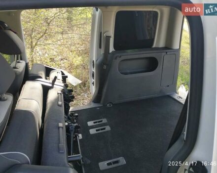 Белый Фольксваген Кадди, объемом двигателя 2 л и пробегом 245 тыс. км за 8200 $, фото 86 на Automoto.ua