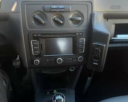 Белый Фольксваген Кадди, объемом двигателя 2 л и пробегом 235 тыс. км за 8300 $, фото 4 на Automoto.ua