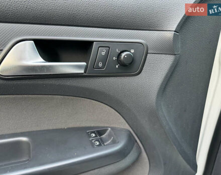 Белый Фольксваген Кадди, объемом двигателя 1.6 л и пробегом 212 тыс. км за 8550 $, фото 13 на Automoto.ua